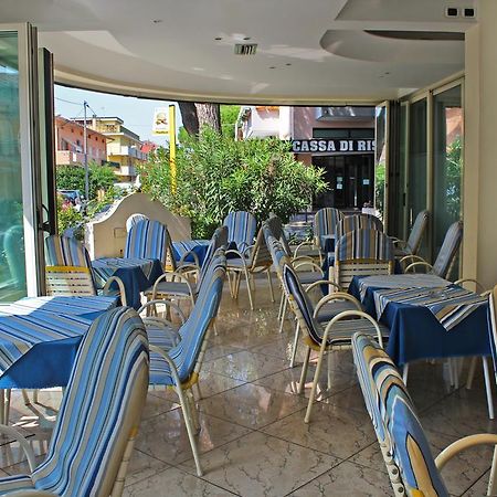 Hotel Royal Misano Adriatico Bagian luar foto