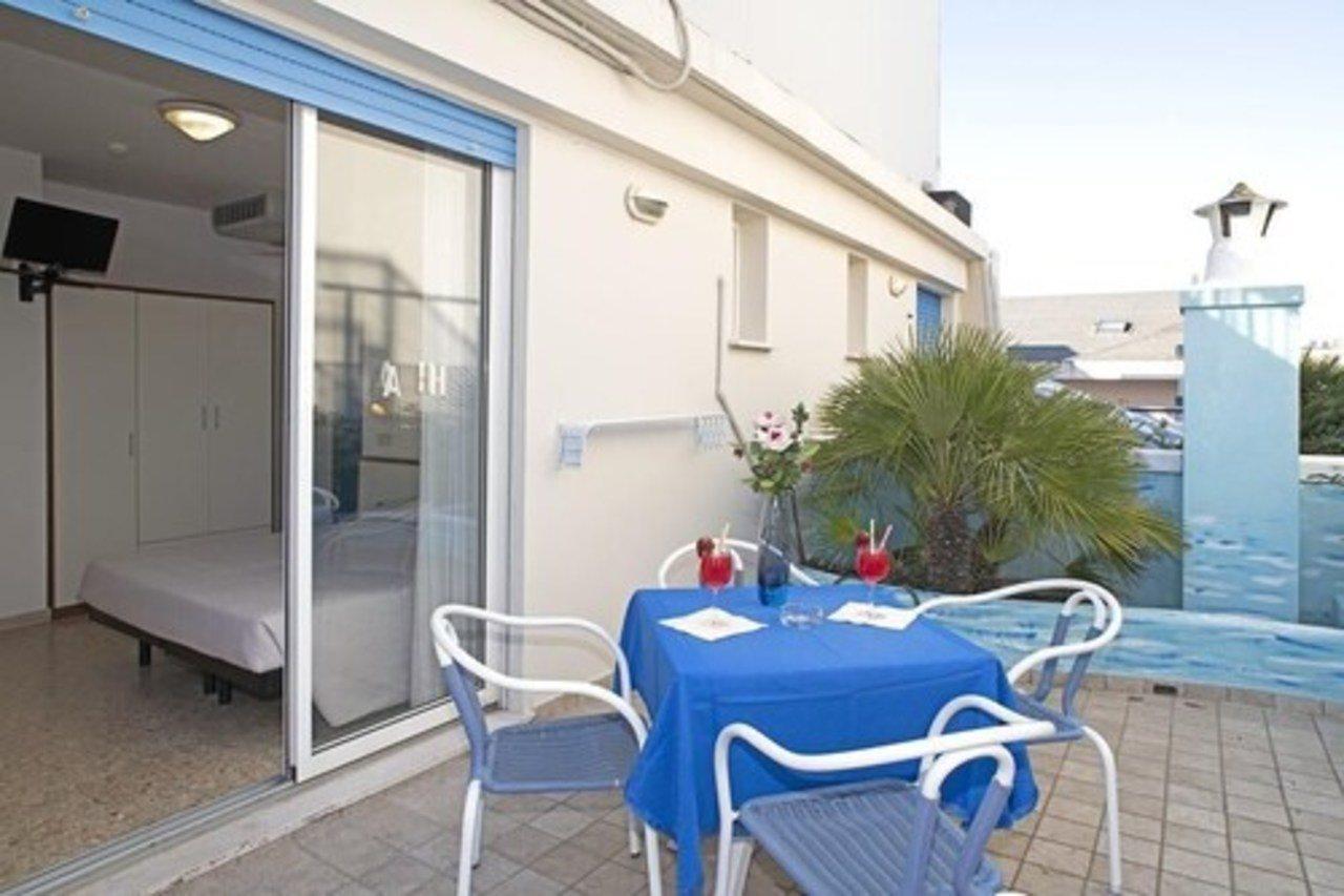 Hotel Royal Misano Adriatico Bagian luar foto