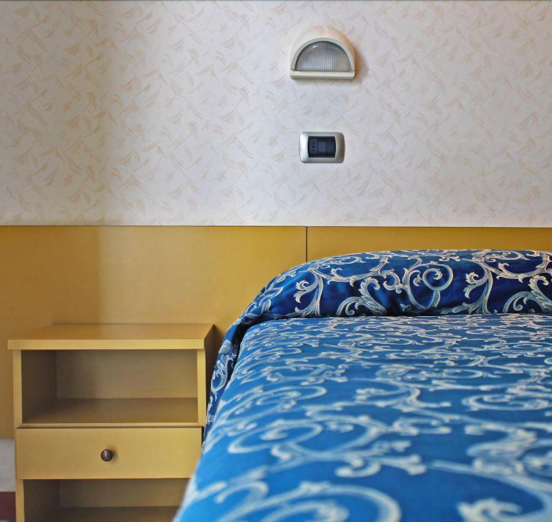 Hotel Royal Misano Adriatico Bagian luar foto