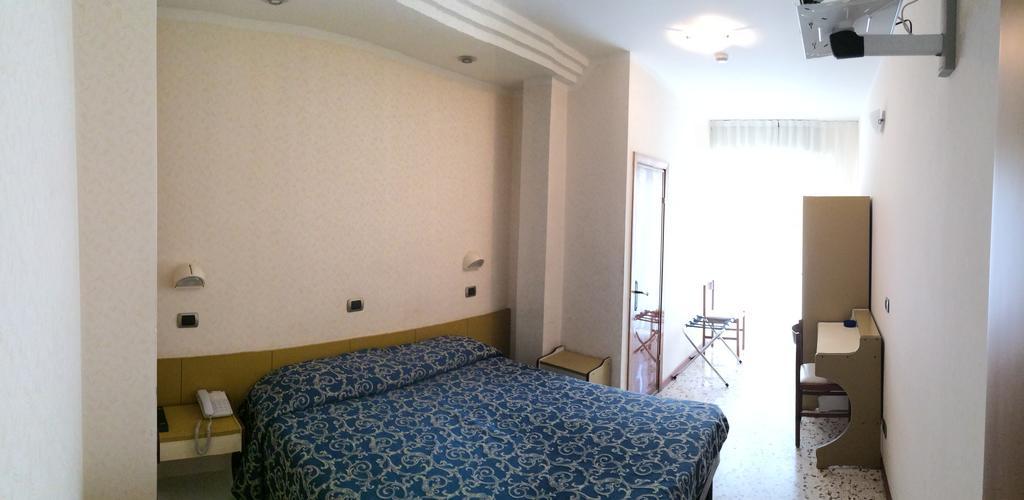 Hotel Royal Misano Adriatico Ruang foto