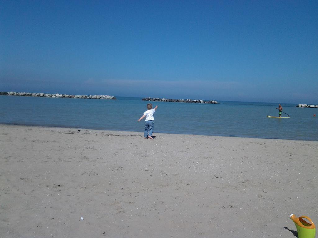 Hotel Royal Misano Adriatico Bagian luar foto