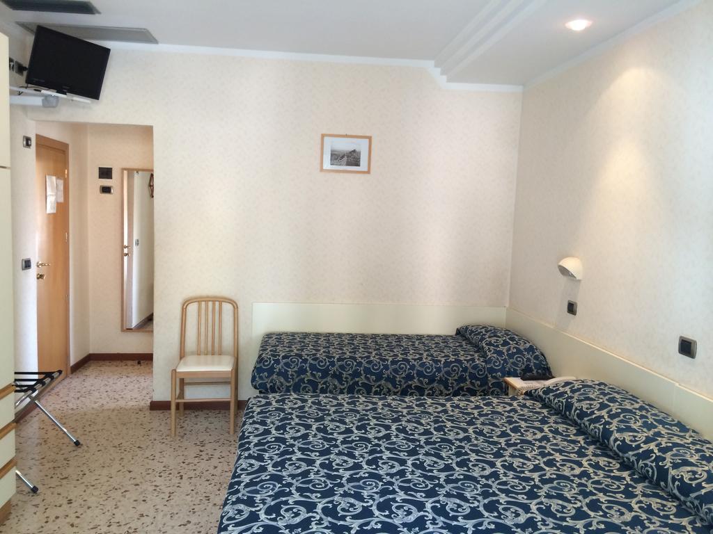 Hotel Royal Misano Adriatico Ruang foto