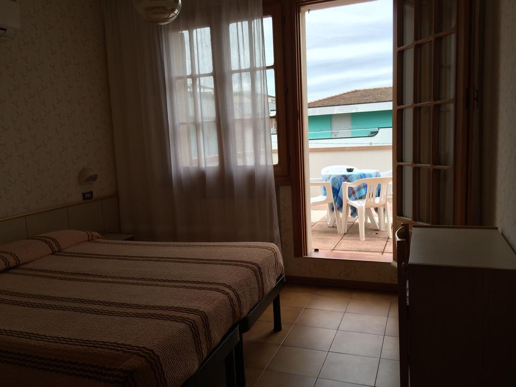 Hotel Royal Misano Adriatico Bagian luar foto