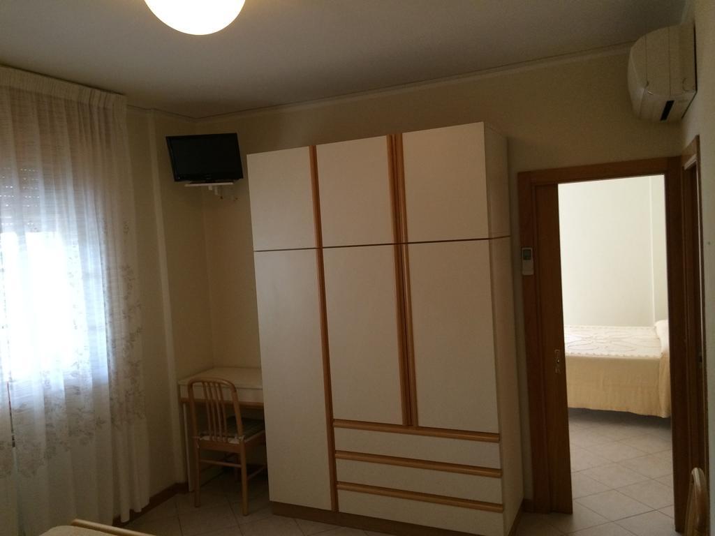 Hotel Royal Misano Adriatico Ruang foto