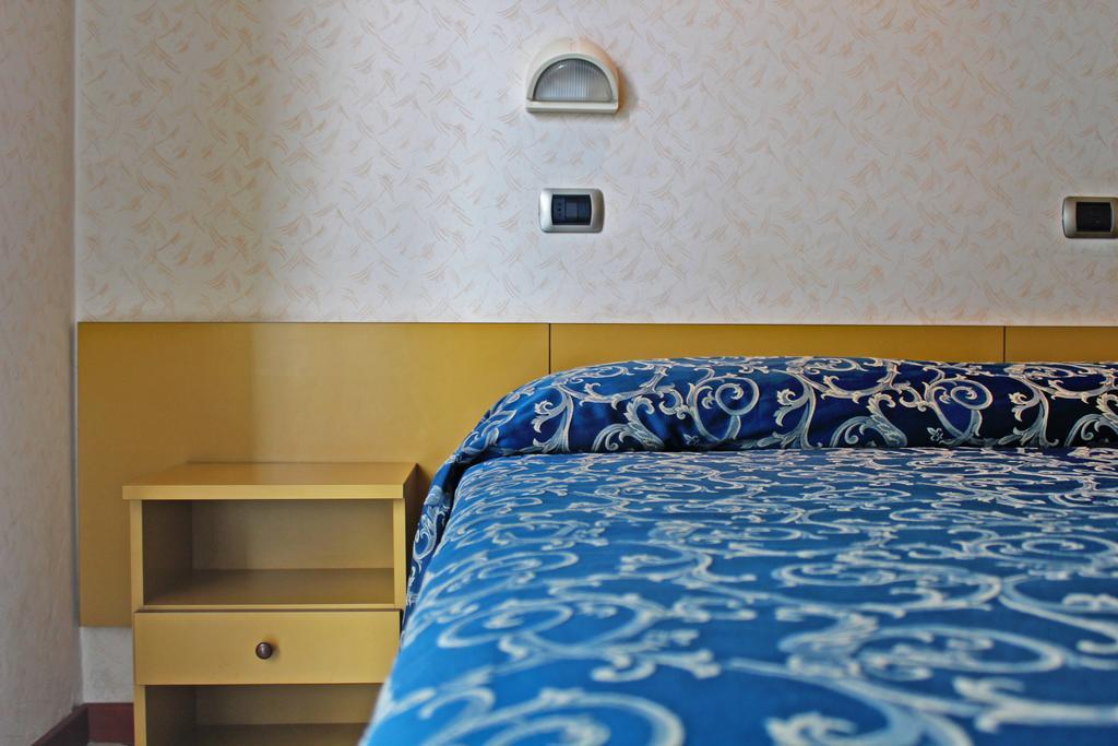 Hotel Royal Misano Adriatico Bagian luar foto