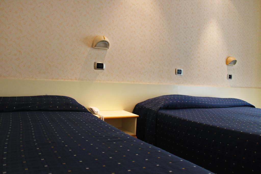 Hotel Royal Misano Adriatico Bagian luar foto