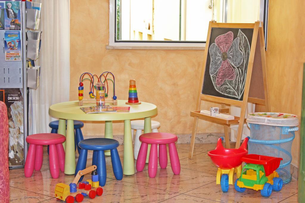 Hotel Royal Misano Adriatico Bagian luar foto