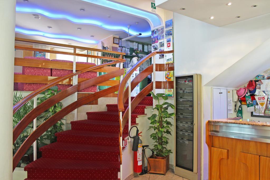 Hotel Royal Misano Adriatico Bagian luar foto