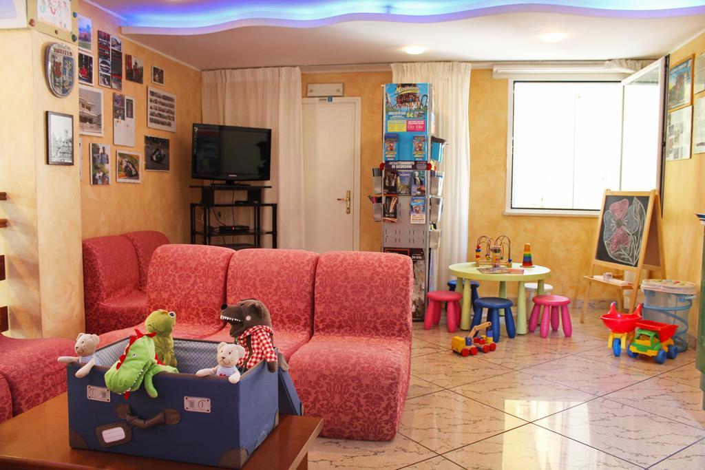 Hotel Royal Misano Adriatico Bagian luar foto
