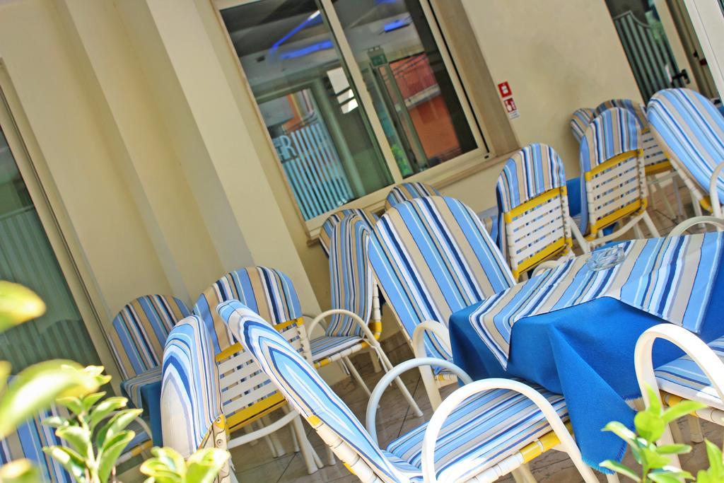 Hotel Royal Misano Adriatico Bagian luar foto