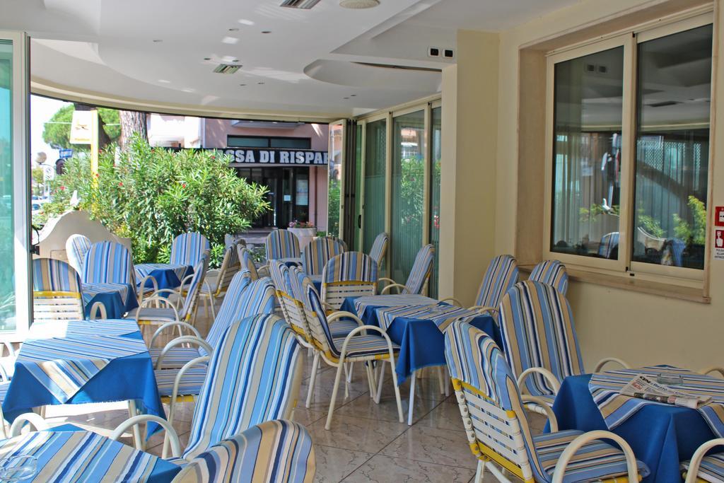 Hotel Royal Misano Adriatico Bagian luar foto