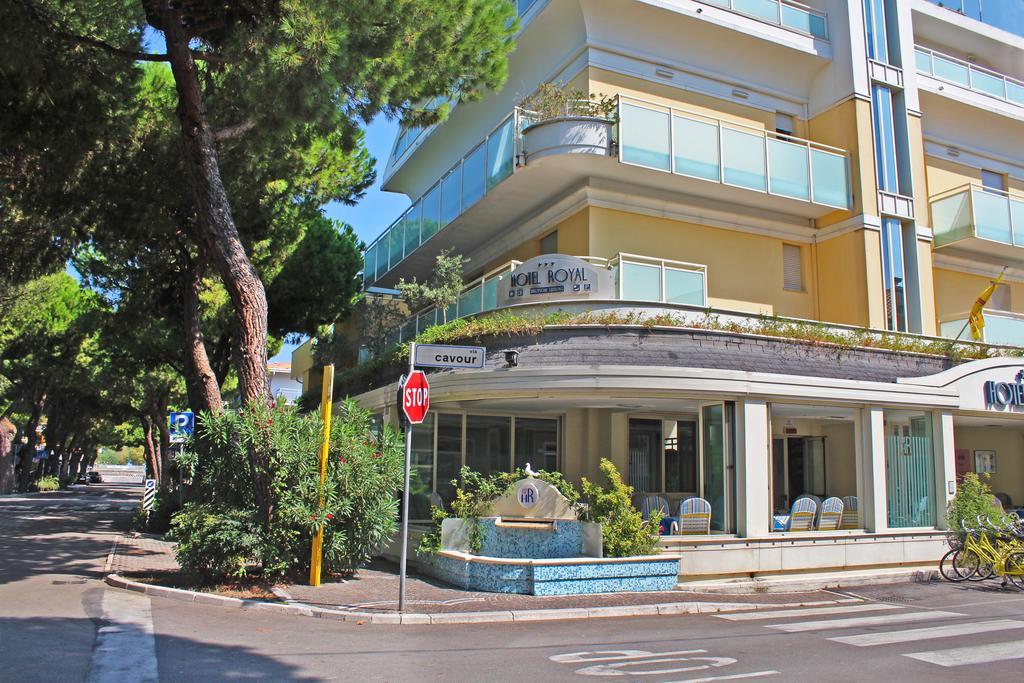 Hotel Royal Misano Adriatico Bagian luar foto