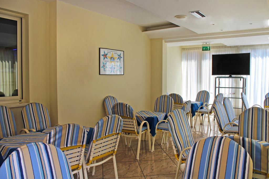 Hotel Royal Misano Adriatico Bagian luar foto