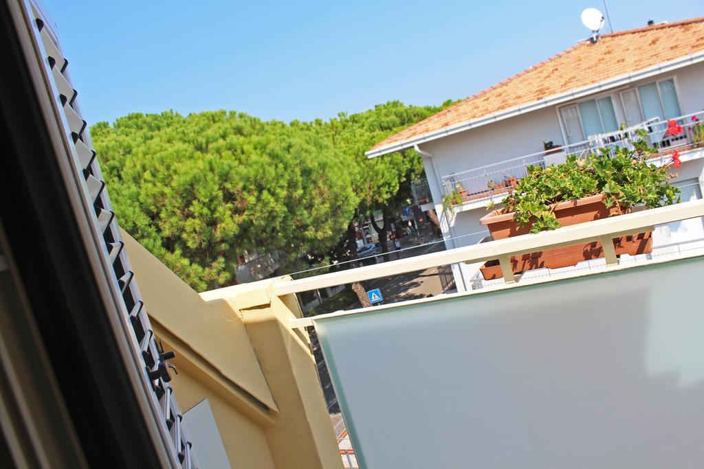 Hotel Royal Misano Adriatico Bagian luar foto