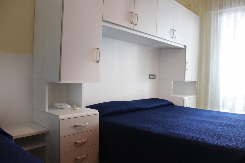Hotel Royal Misano Adriatico Bagian luar foto